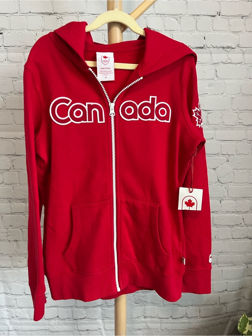 NWT Girls Hudson Bay Canada Red Kids Zip-Up Hoodie with 'Canada' Graphic Size 14